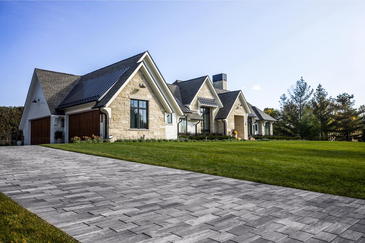 Driveway Pavers: A Versatile Paving Solution for Long-Lasting Curb Appeal, image size:1200x800